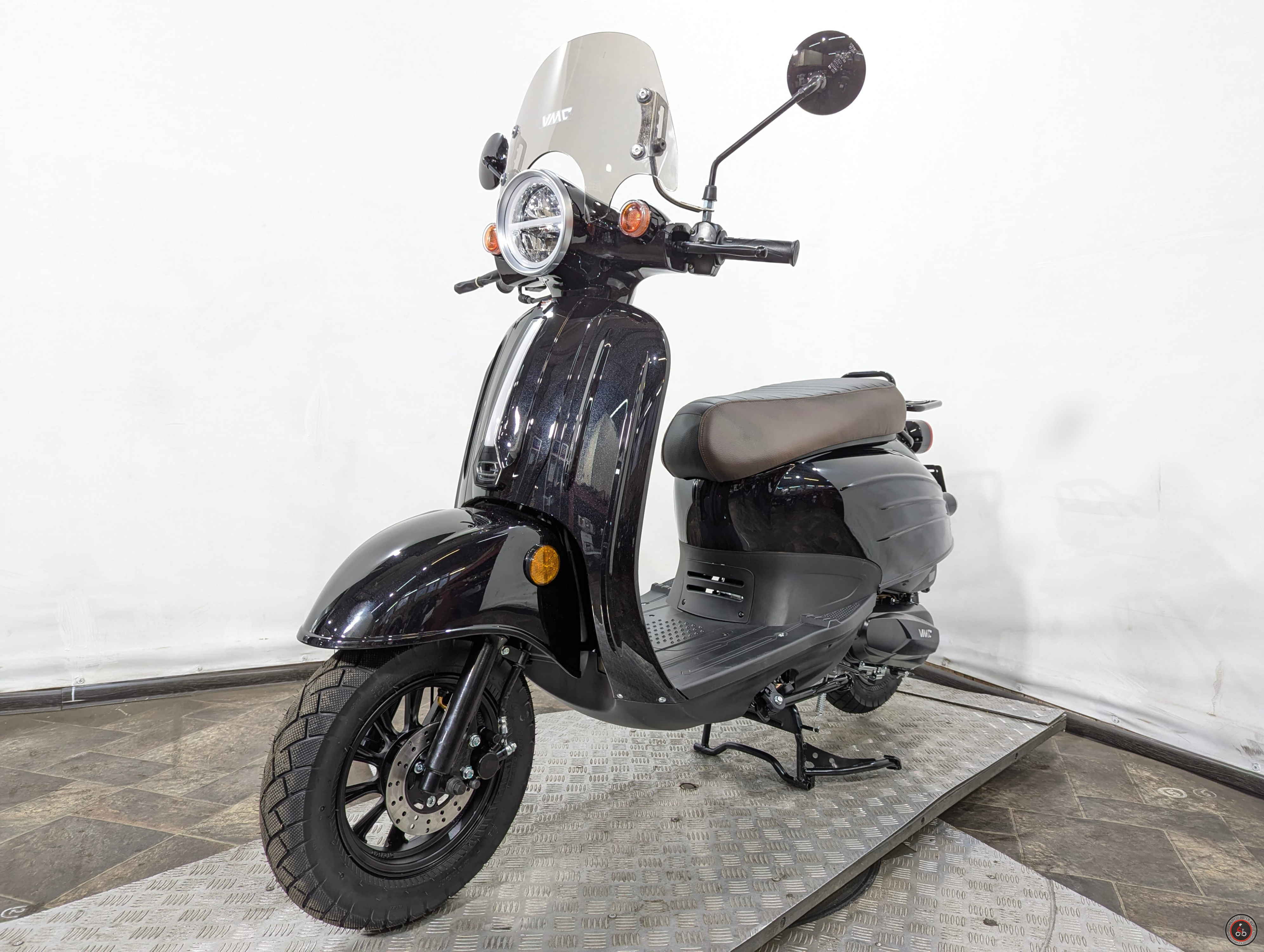 VMC BY49QT-2A Sprint A1250 (26039) Glossy Black